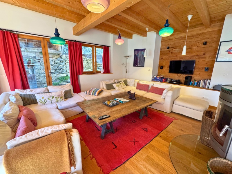 Individual chalet in La Combe - Photo N°2