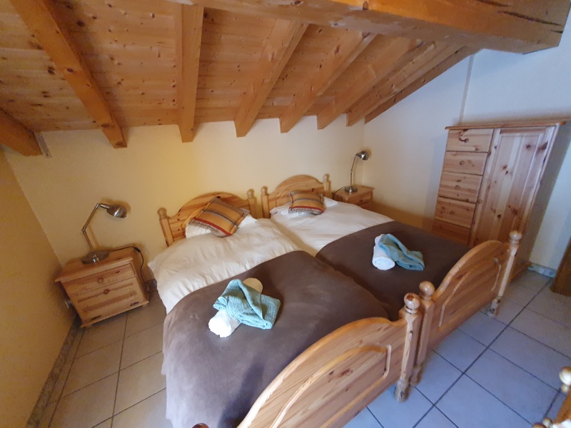 Chalet divided into 2 apartments - Le Bettaix - Photo N°5