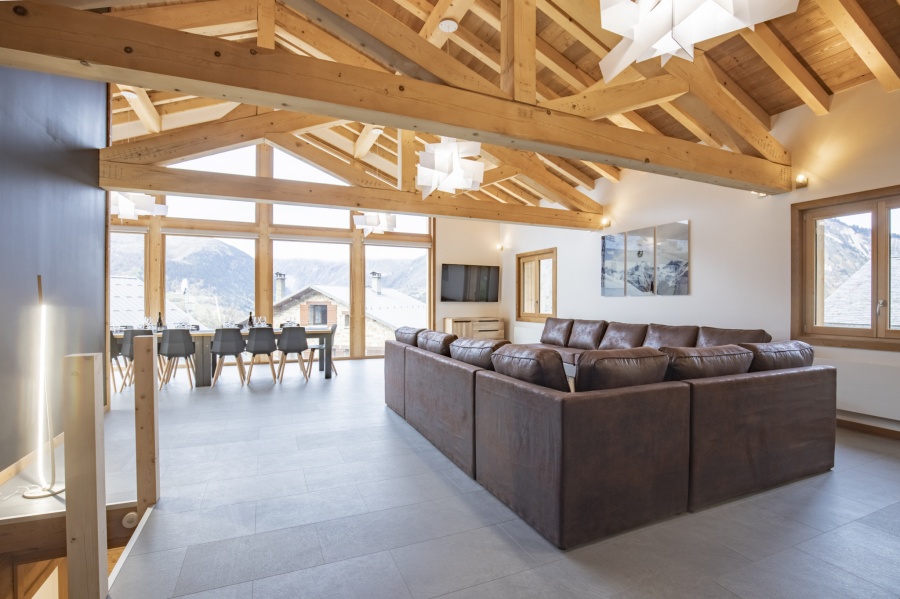 INDIVIDUAL chalet - 6 bedrooms with a total area of 217m2 - Photo N°4